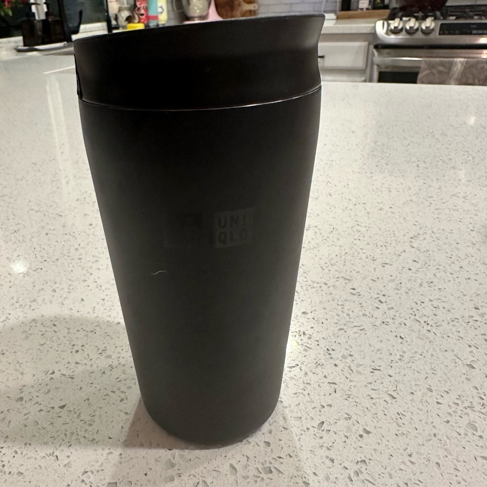 Uniqlo Black stainless tumbler 16oz